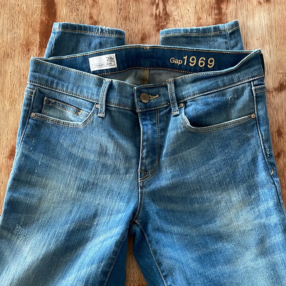 Gap 1969 skinny jeans size 28